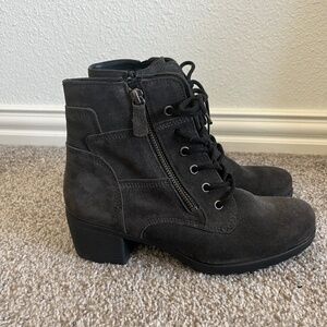 Gabor Suede Combat Lace Up Style Boot New Size 7.5